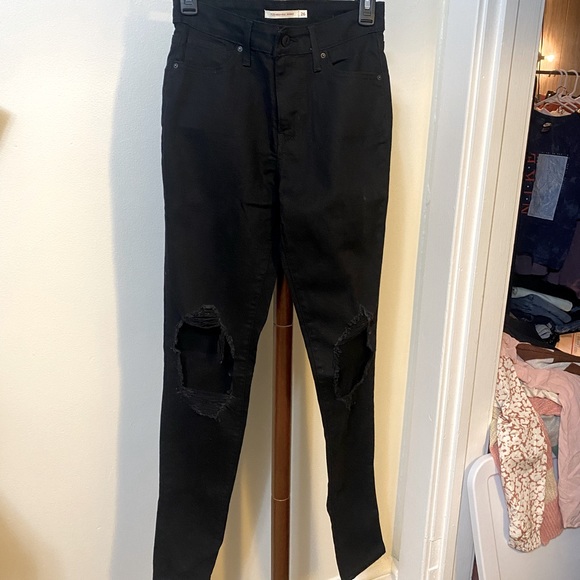Levi’s Distressed Skinny Jeans - Picture 2 of 7